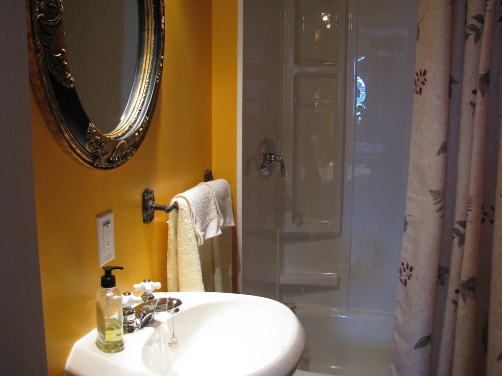 Right Off Da Boat B&B Channel Port aux Basques Bagian luar foto
